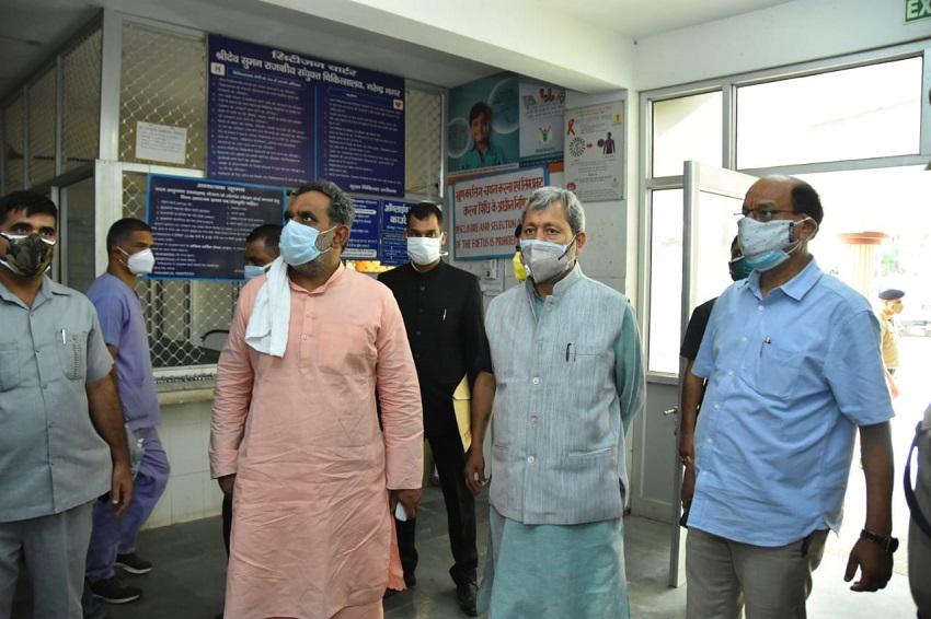 Chief Minister Shri Tirath Singh Rawat inspected Narendra Nagar Sub District Hospital (Covid Care Center) on Monday.