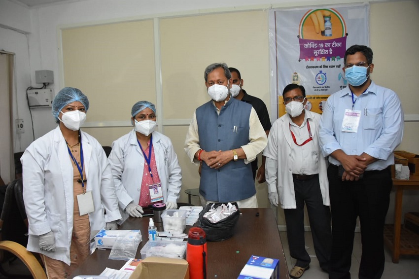 The Chief Minister inspected the arrangements for the vaccination program.