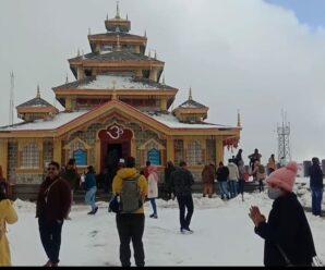 After the snowfall, there was an influx of tourists in the temple of Dhanaulti and Sarkunda Devi temple.