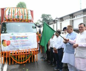 CM Pushkar Singh Dhami flagged off the first consignment of mango, honey and Rajma vehicles being sent for export to the international market.