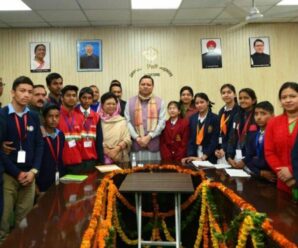 The Chief Minister interacted with the students and child legislators, encouraged them.