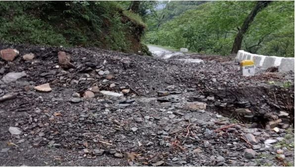 Life disrupted due to monsoon in Garhwal, 27 link roads including road connecting China border closed