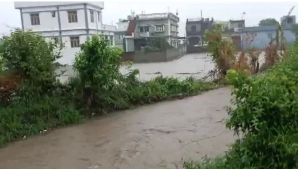 Heavy rain will occur in many districts of Uttarakhand, Orange alert issued; traffic affected due to landslide