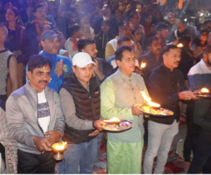 Minister Premchand Aggarwal performed Ganga Aarti at Triveni Ghat, prayed for the safety of the workers trapped in the tunnel.